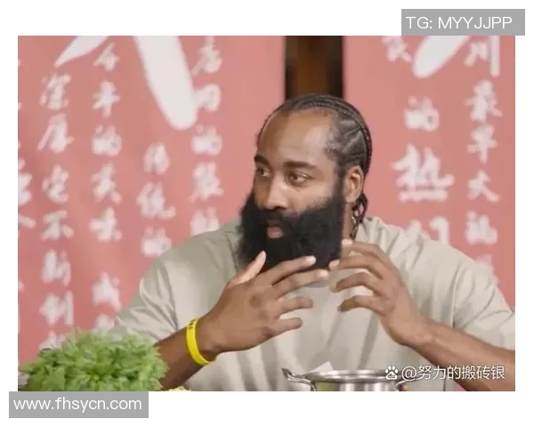 足球巨星搞笑穿搭篮球服引发球迷热议与欢乐反响